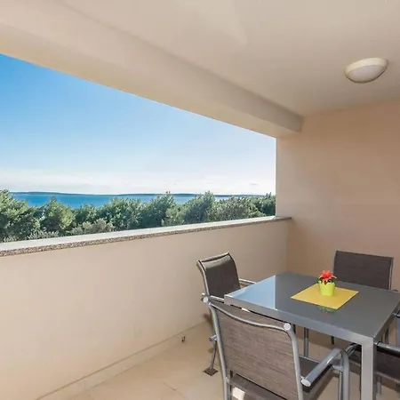 Apartment Rogina 2. Sea View Mandre