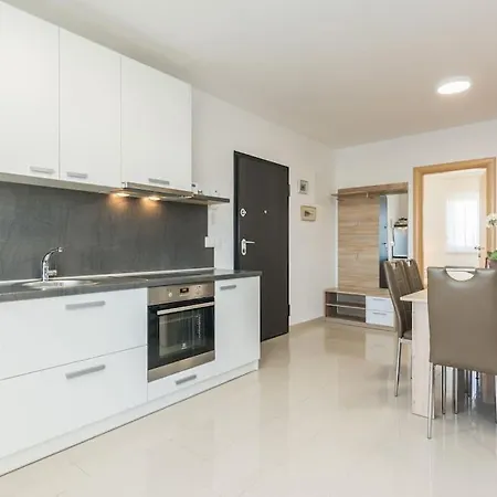 Rogina 2. Sea View Apartament