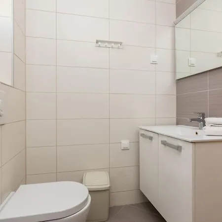 Apartment Rogina 2. Sea View Mandre
